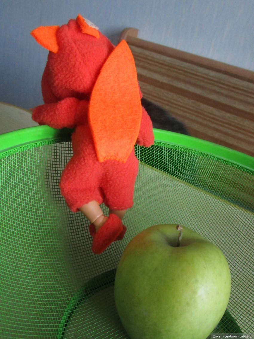 Белка добывает яблоко — Куклы Latidoll (Лати): BJD (БЖД) (фото 3)