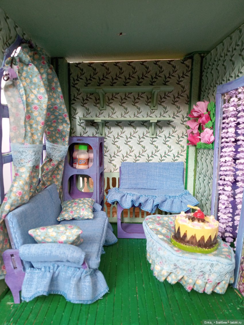 Летний домик. Гостиная: текстиль и детали