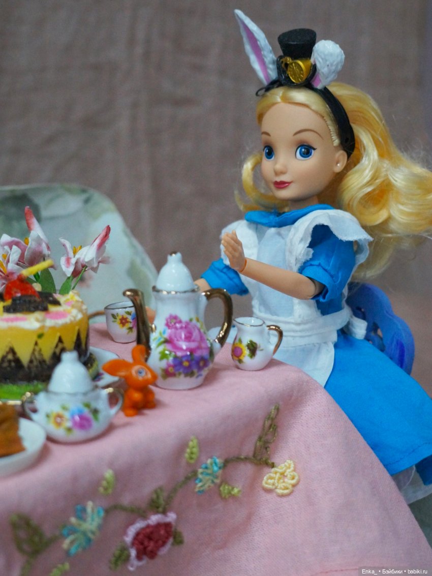 Приключения Алисы на выставке кукол | Бэйбики Приключения Алисы на выставке кукол