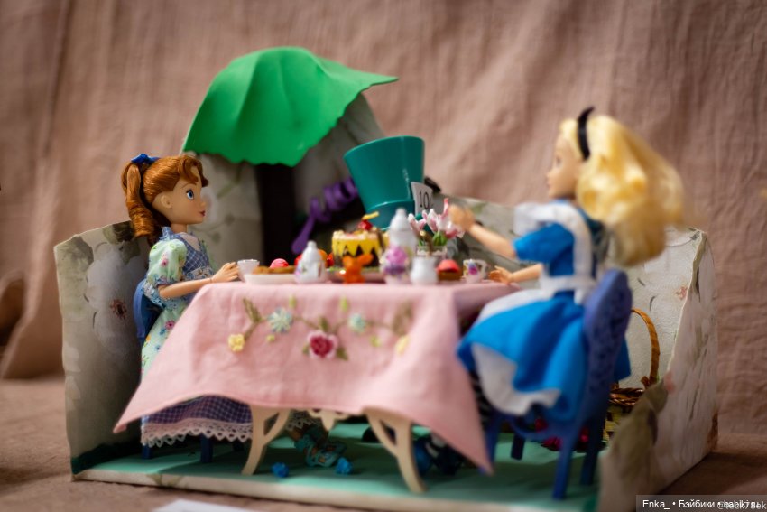 Приключения Алисы на выставке кукол | Бэйбики Приключения Алисы на выставке кукол (фото 2)