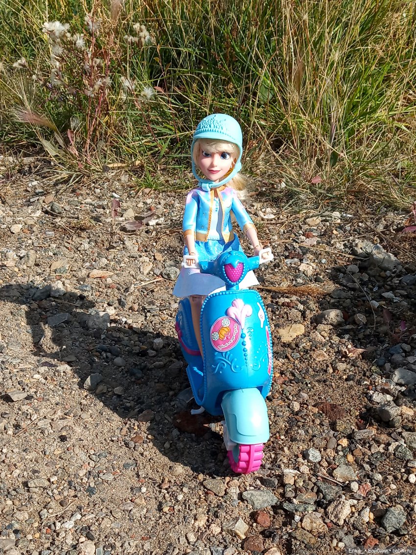 Золушка Hasbro Comfy на скутере