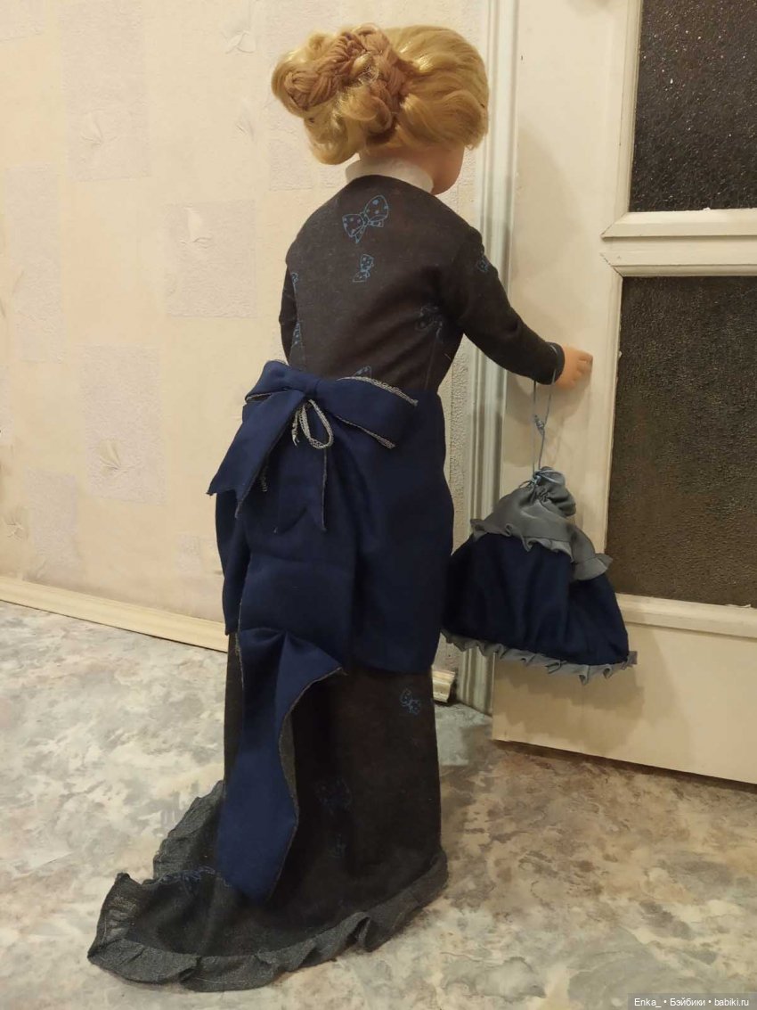 Ксюша в наряде 19-го века