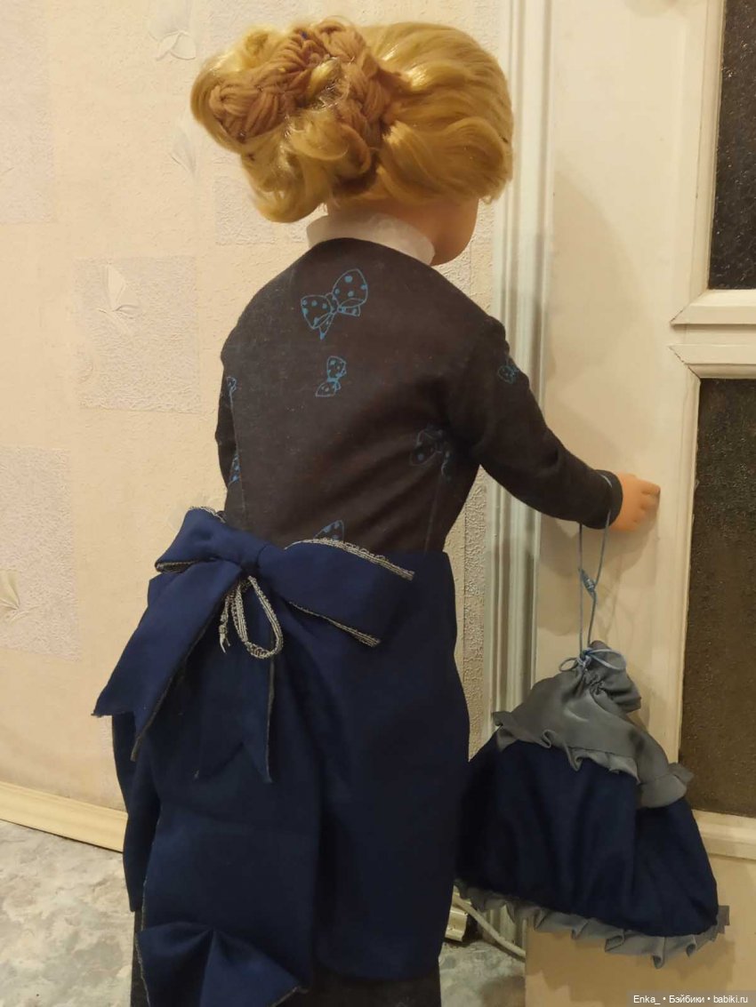 Ксюша в наряде 19-го века