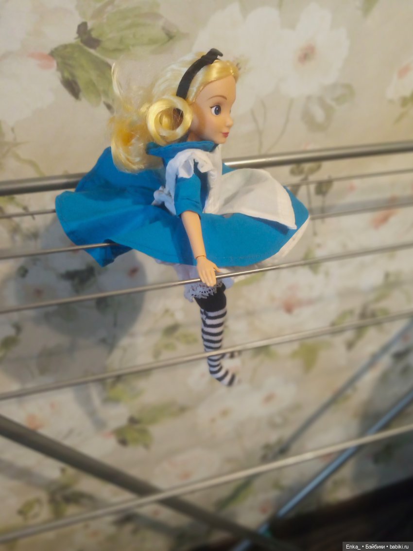 Бесстрашная Алиса — Куклы Disney Animators и Принцессы Диснея: Disney Store (фото 6)