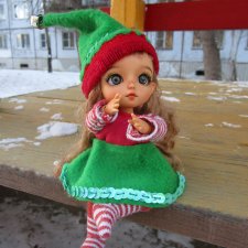 Николь на зимней прогулке