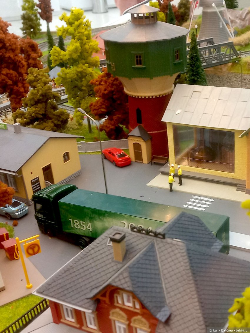 Миниатюрная железная дорога в Торговом комплексе (фото 8)