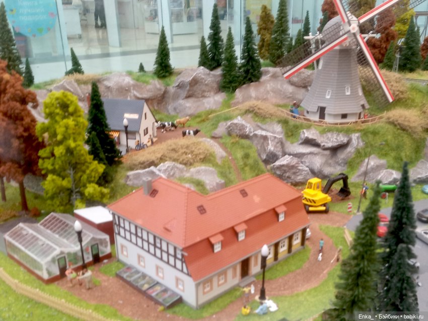 Миниатюрная железная дорога в Торговом комплексе (фото 2)