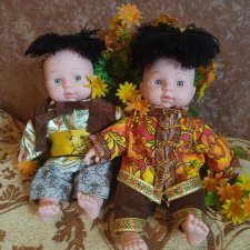 Азиатские мальчики-близнецы