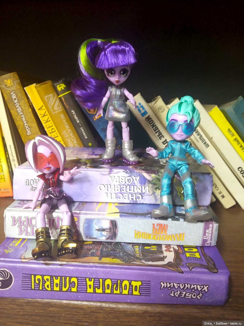 Что почитать? Советуют Capsule Chix 📖