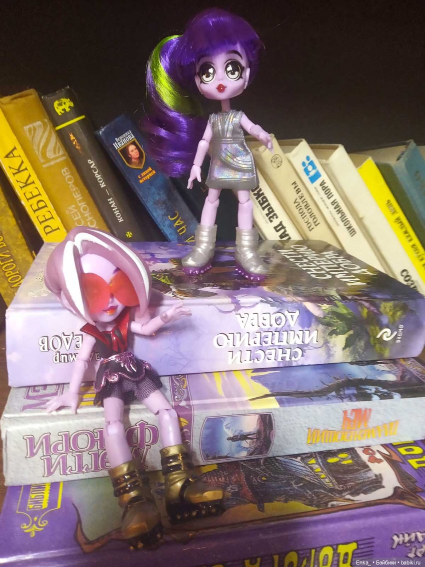 Что почитать? Советуют Capsule Chix 📖