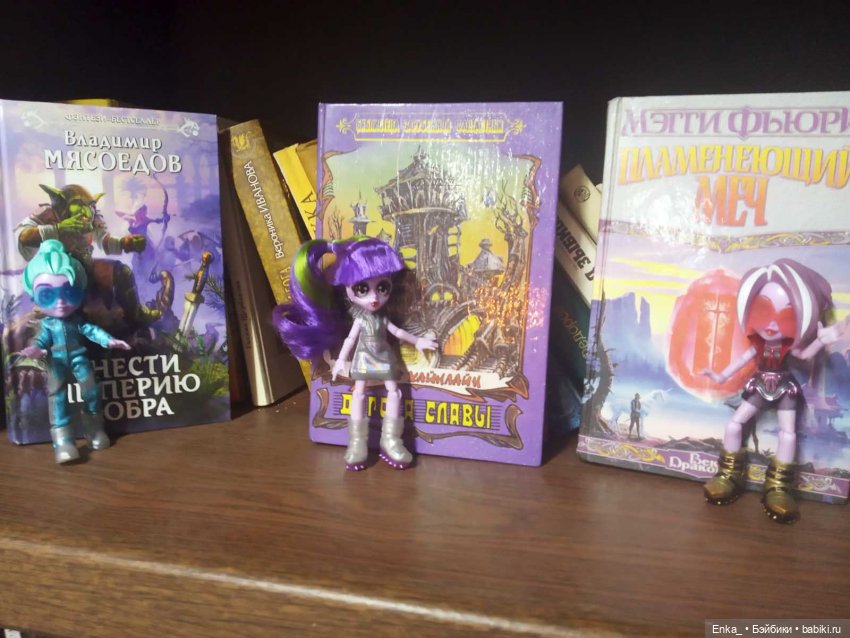 Что почитать? Советуют Capsule Chix 📖