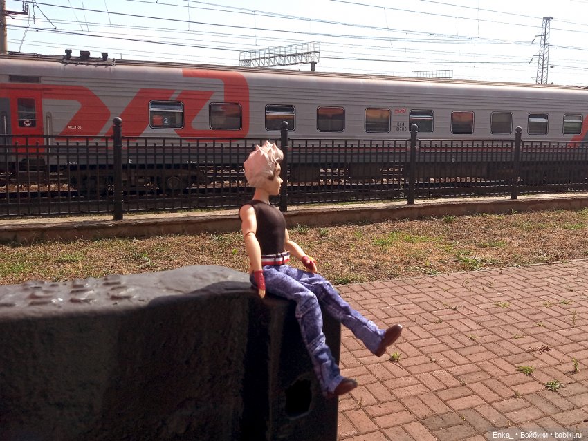 Карлос и Керри смотрят паровозы