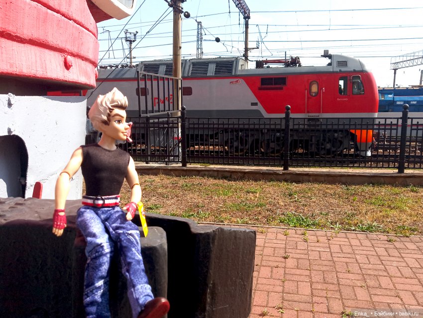 Карлос и Керри смотрят паровозы