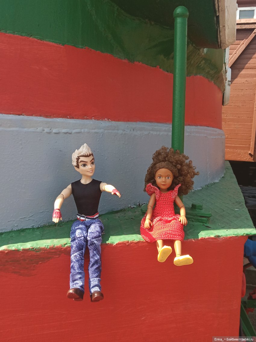 Карлос и Керри смотрят паровозы