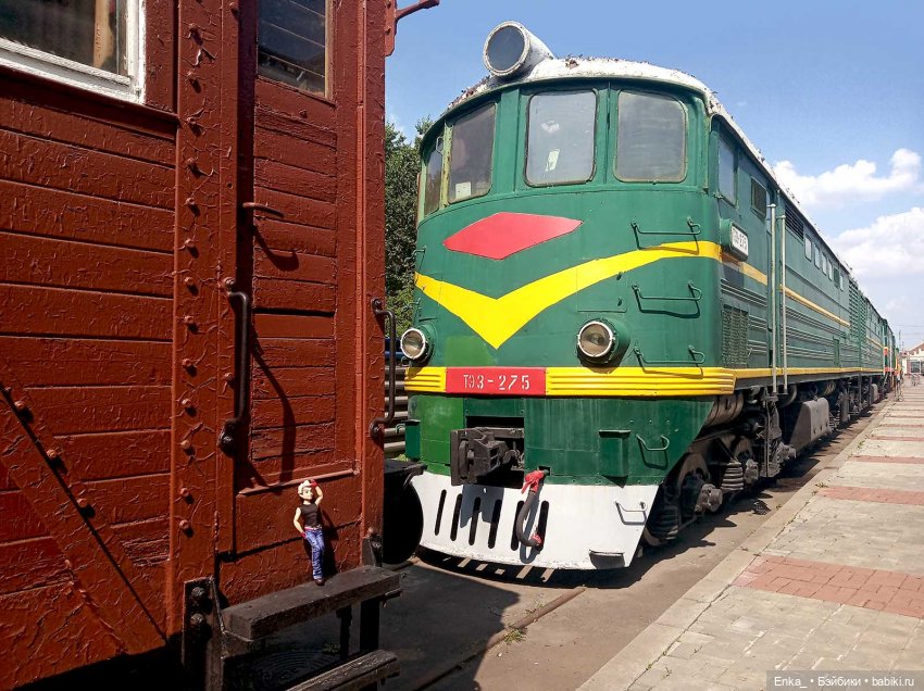 Карлос и Керри смотрят паровозы