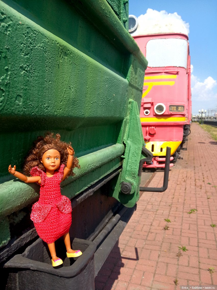 Карлос и Керри смотрят паровозы