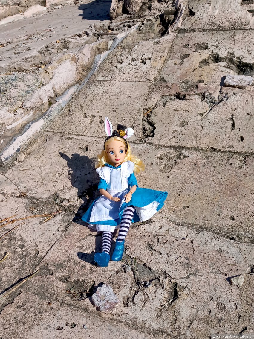 Алиса на развалинах фонтана | Бэйбики Алиса на развалинах фонтана