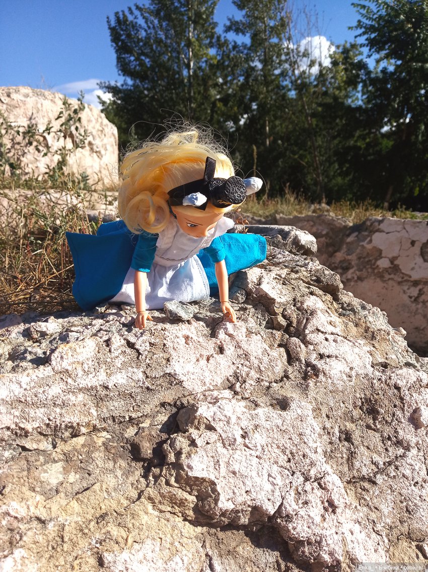 Алиса на развалинах фонтана | Бэйбики Алиса на развалинах фонтана