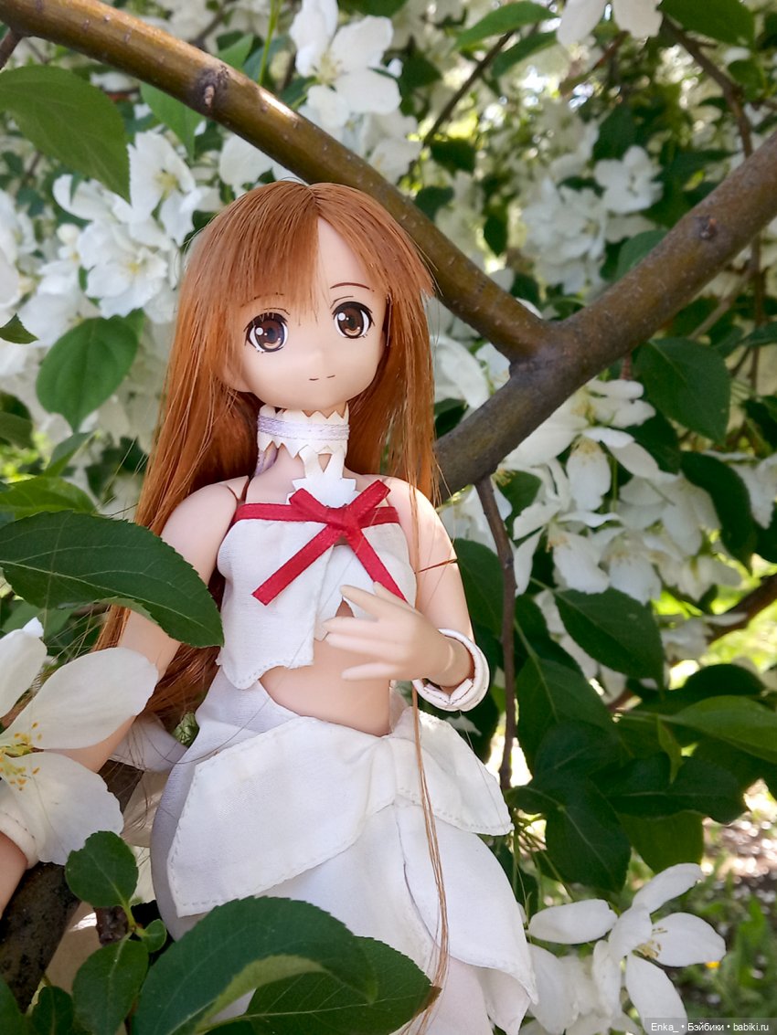 Воздушная Асуна в цветущих ветвях (фото 4)