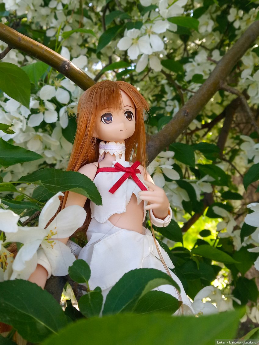 Воздушная Асуна в цветущих ветвях (фото 5)