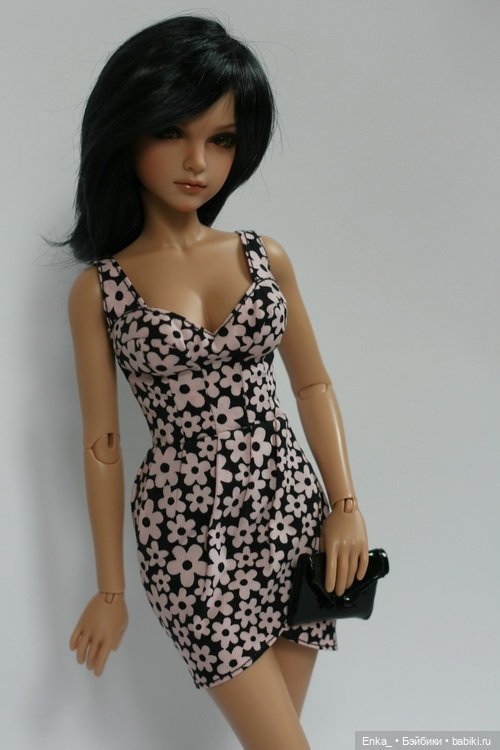 Корделия на цветущем лугу