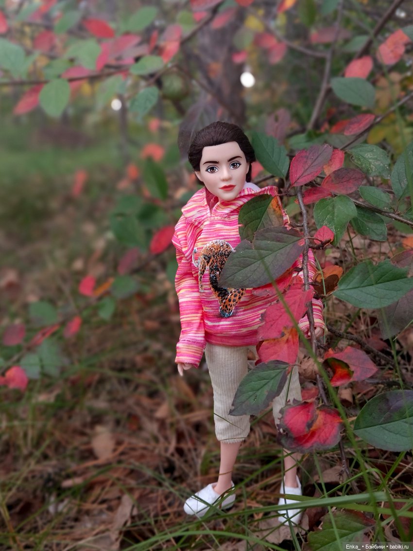 Аннабель на пробежке в парке