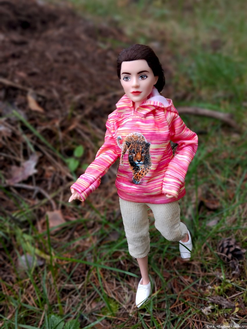 Аннабель на пробежке в парке (фото 3)