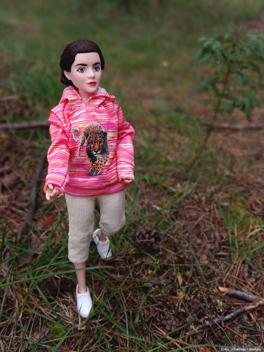 Аннабель на пробежке в парке (фото 4)