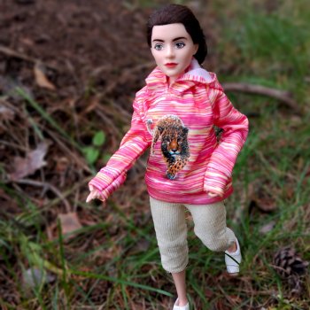 Аннабель на пробежке в парке