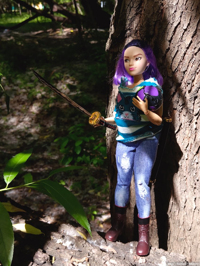 Дейзи Джонсон: тренировка с катаной