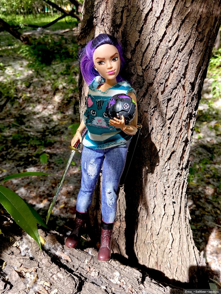 Дейзи Джонсон: тренировка с катаной