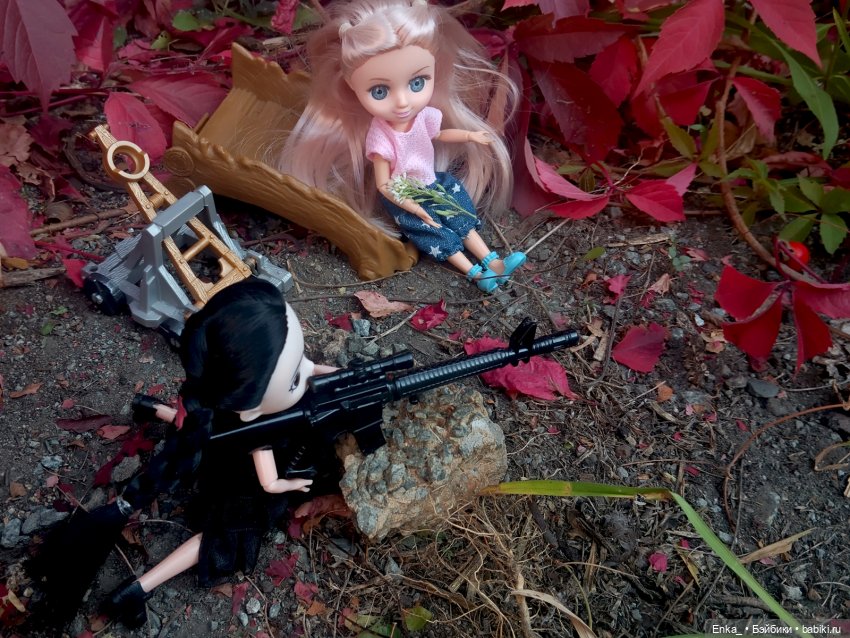 Как Уэнсди и Энид арсенал пристреливали