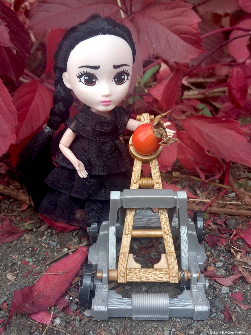 Как Уэнсди и Энид арсенал пристреливали