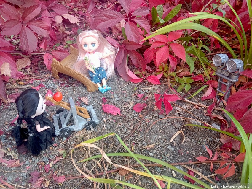 Как Уэнсди и Энид арсенал пристреливали