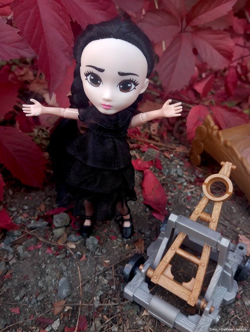 Как Уэнсди и Энид арсенал пристреливали