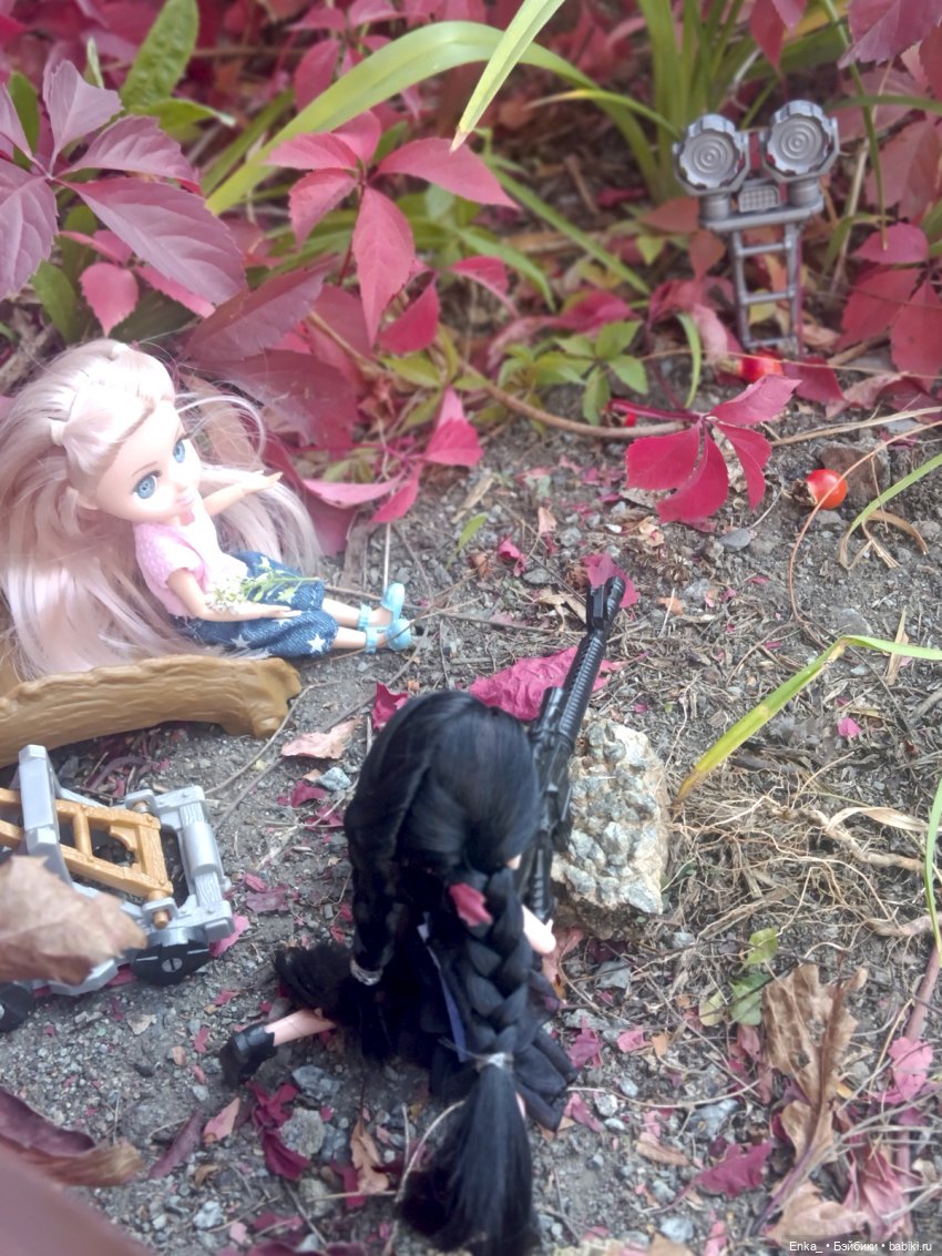 Как Уэнсди и Энид арсенал пристреливали