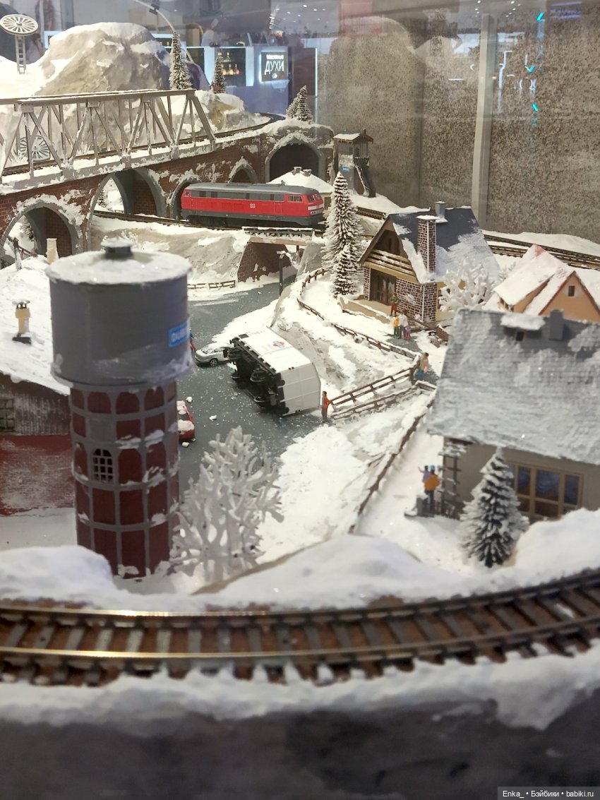 Крушение миниатюрного поезда (фото 5)