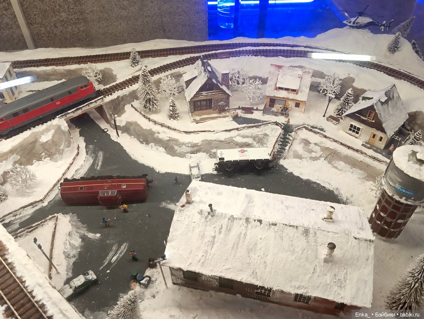 Крушение миниатюрного поезда (фото 3)