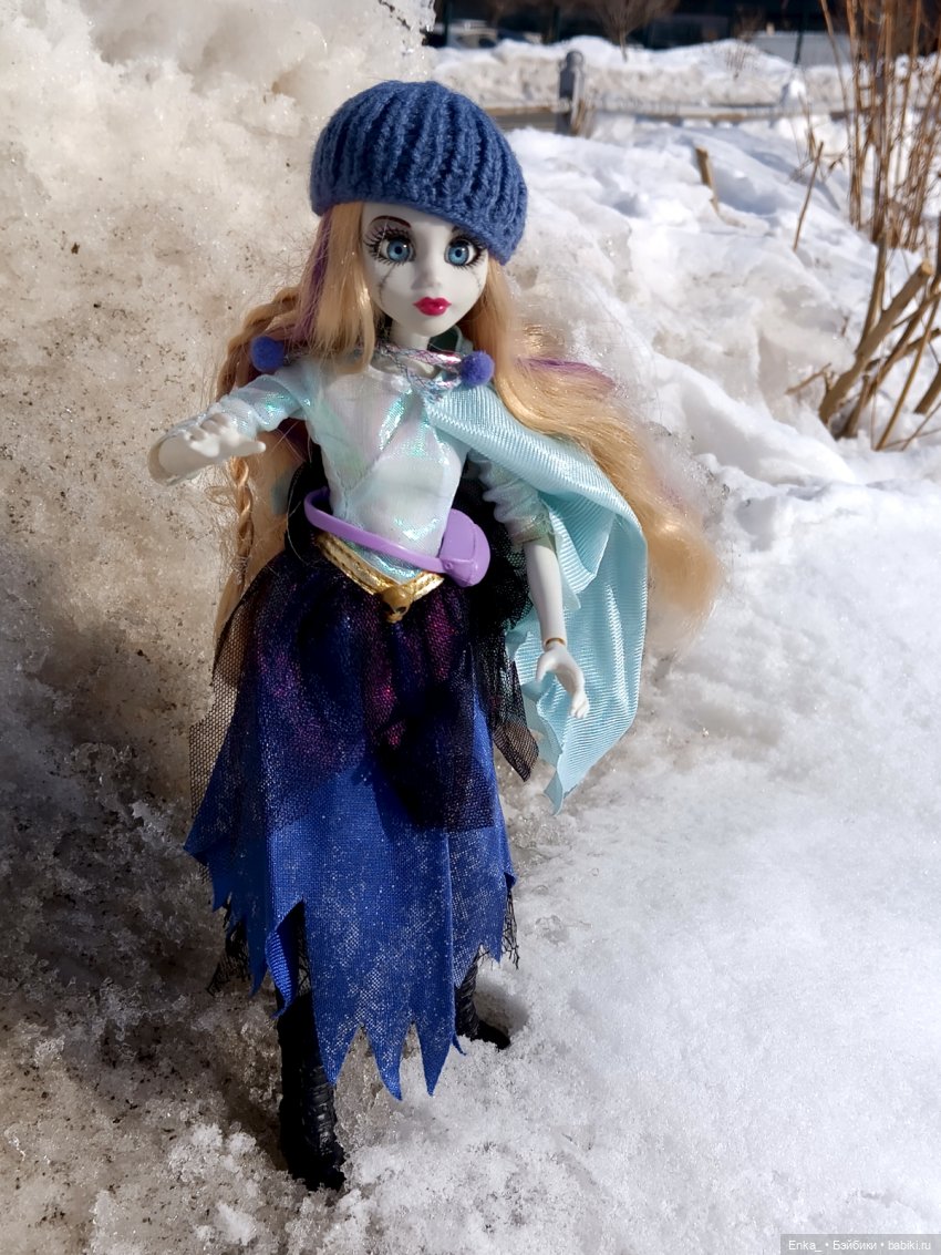 Новенькая! Такая прекрасно-ужасная принцесса-зомби (фото 4)