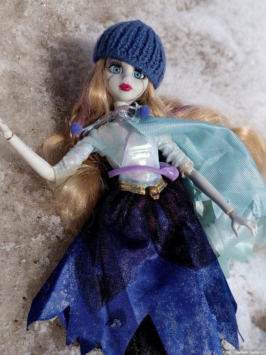 Новенькая! Такая прекрасно-ужасная принцесса-зомби