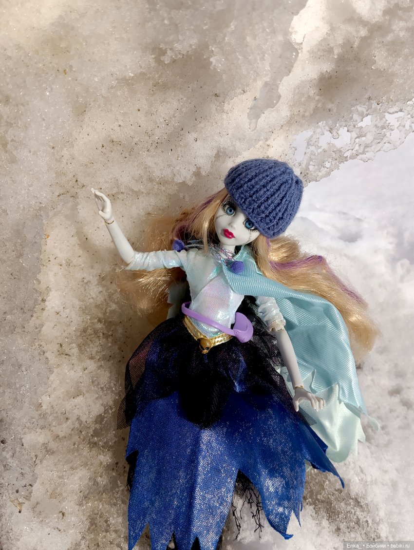 Новенькая! Такая прекрасно-ужасная принцесса-зомби