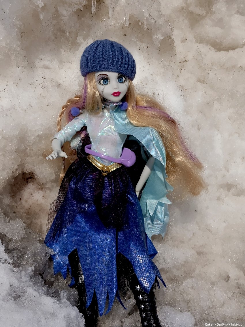 Новенькая! Такая прекрасно-ужасная принцесса-зомби (фото 9)