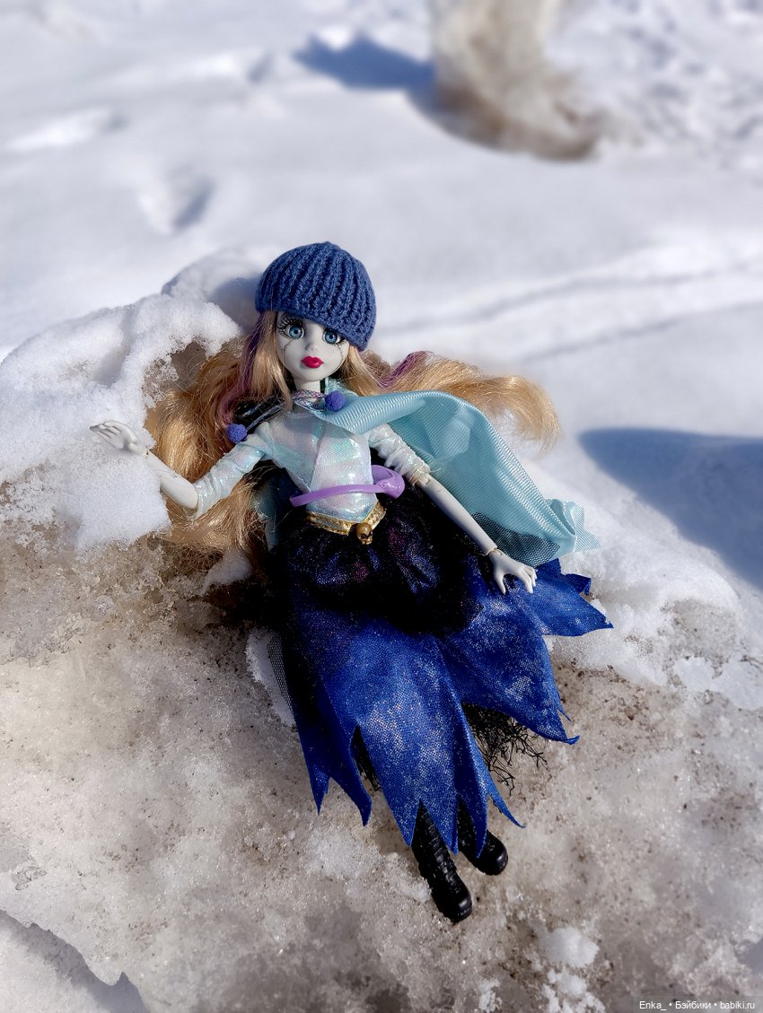 Новенькая! Такая прекрасно-ужасная принцесса-зомби