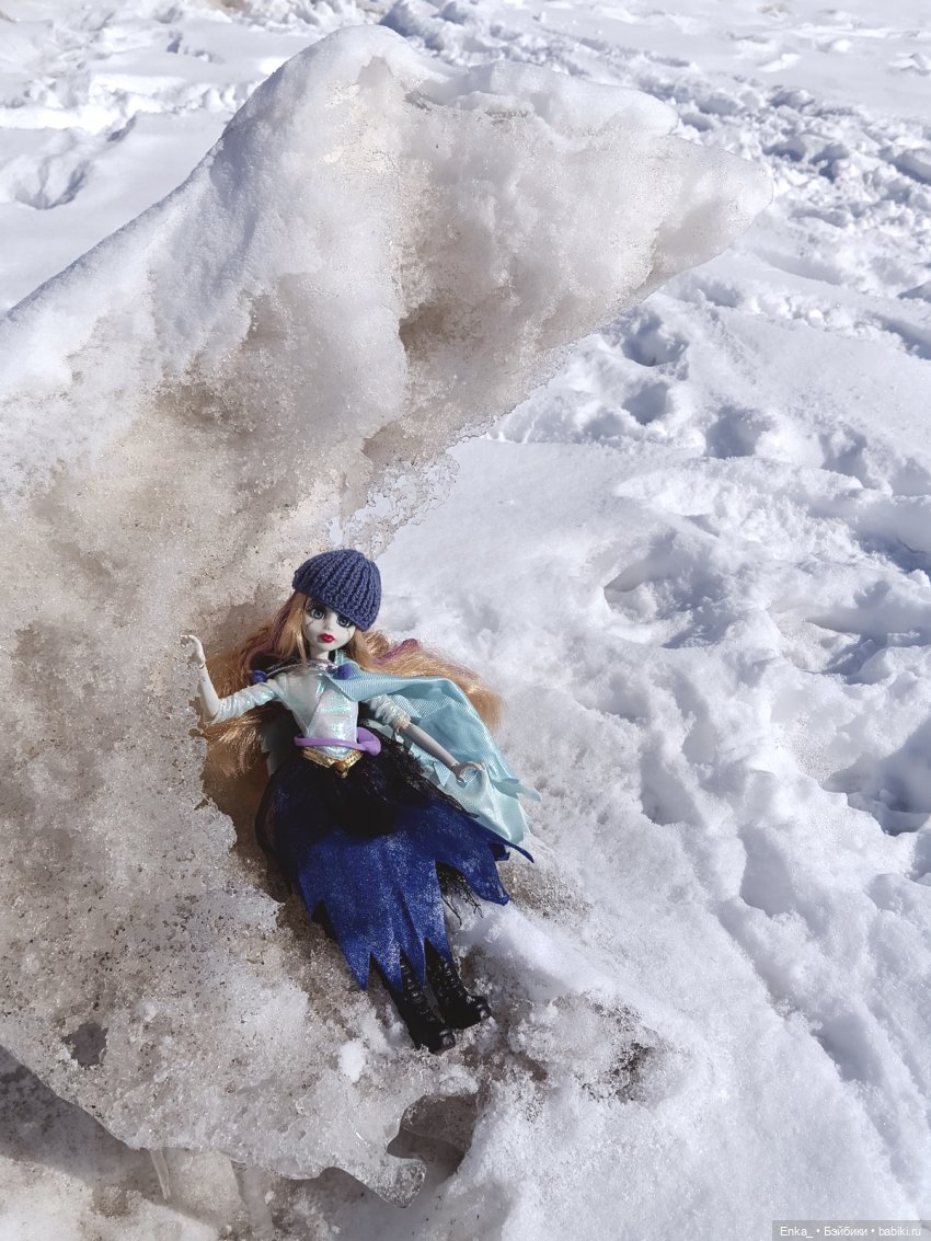 Новенькая! Такая прекрасно-ужасная принцесса-зомби