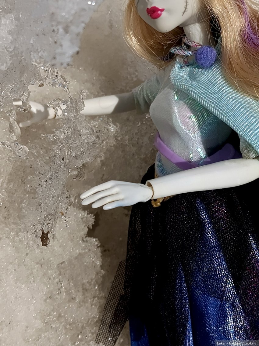 Новенькая! Такая прекрасно-ужасная принцесса-зомби