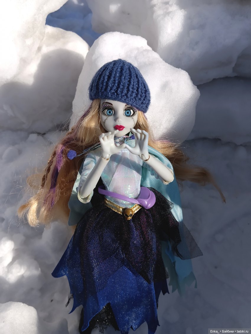 Новенькая! Такая прекрасно-ужасная принцесса-зомби