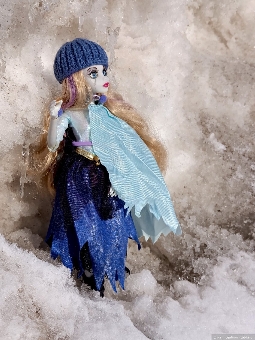 Новенькая! Такая прекрасно-ужасная принцесса-зомби (фото 6)