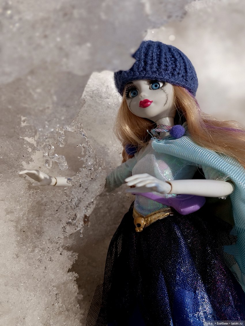 Новенькая! Такая прекрасно-ужасная принцесса-зомби