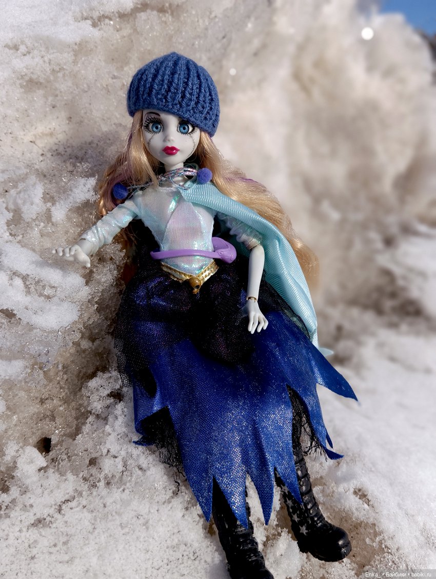 Новенькая! Такая прекрасно-ужасная принцесса-зомби (фото 3)