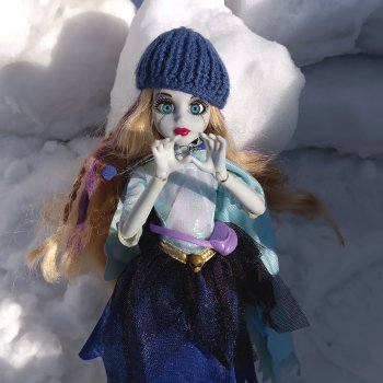 Новенькая! Такая прекрасно-ужасная принцесса-зомби